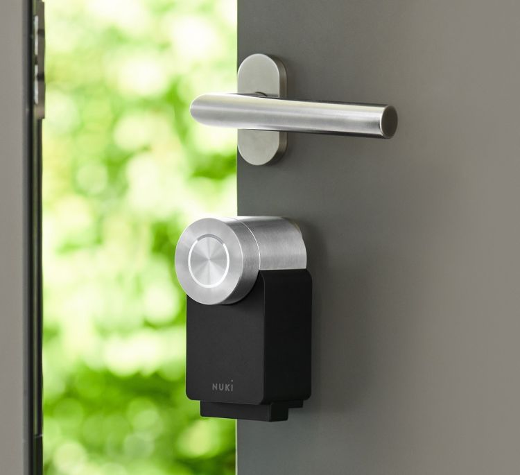 Nuki ➤ digitaler Türöffner✓ Tür mit dem Smartphone öffnen✓ mit gratis Door Sensor✓ höchstmögliche Sicherheit✓ Nachrüstbar✓ Smart Lock 3.0 Pro✓